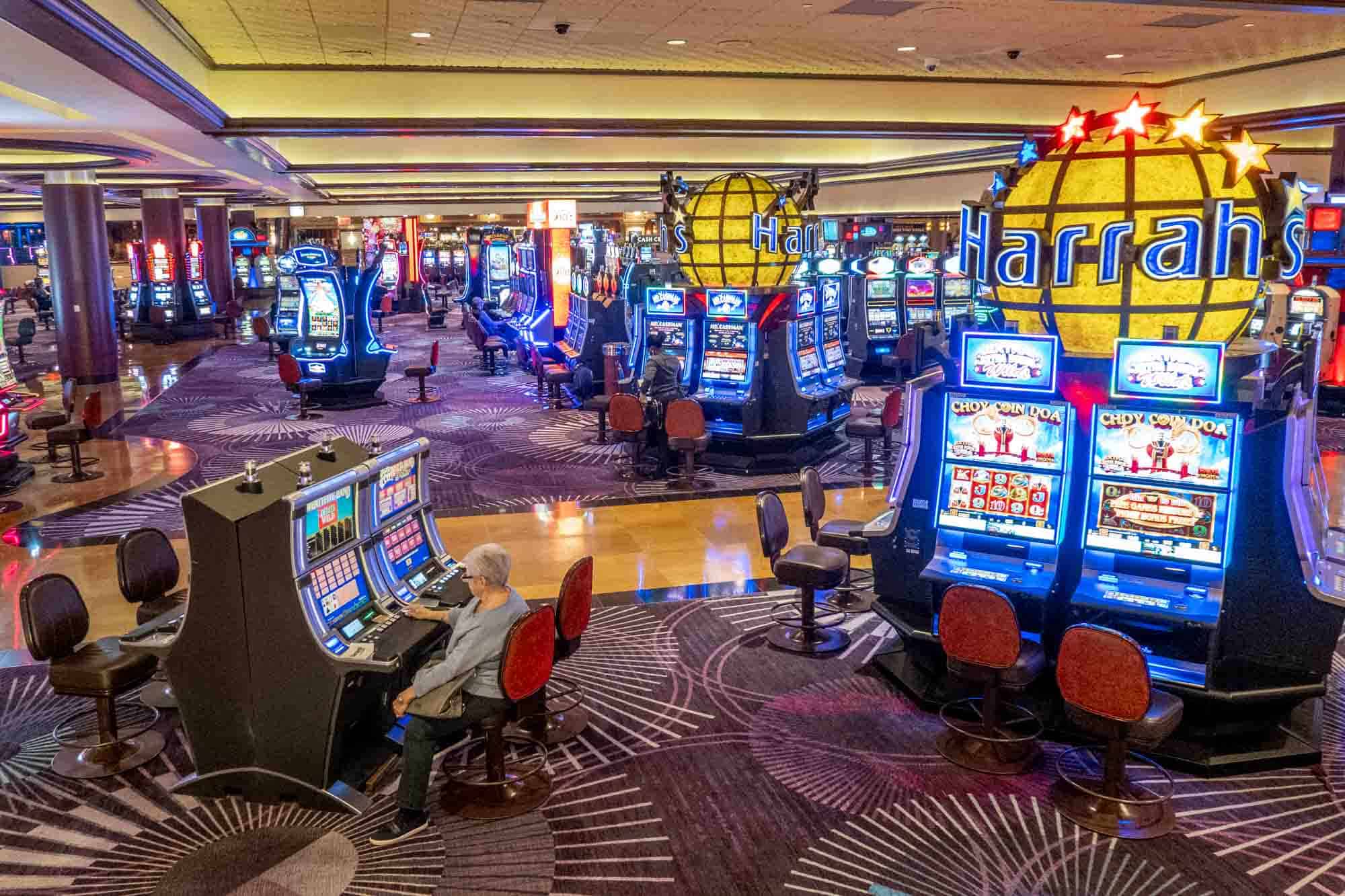 Slot Makinesi Algoritmaları: Kazanma Şansını Artırma Yolları
